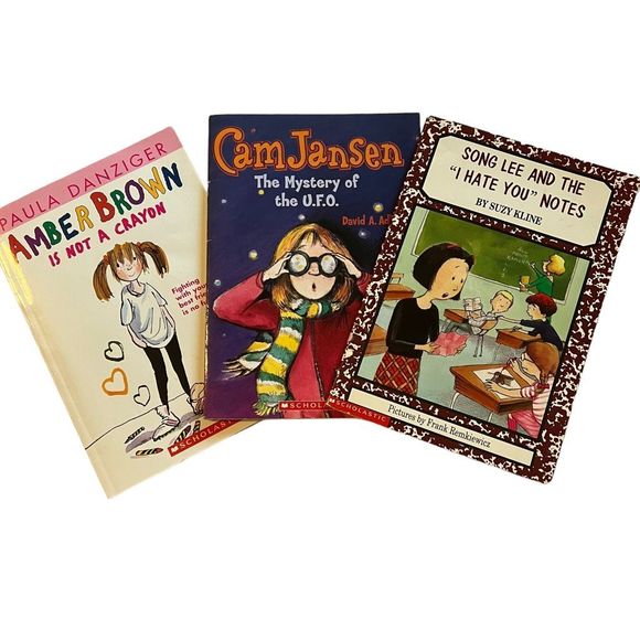 Elementary Age Book Lot Of 3 Paperback Chapter‎ Books Amber Brown UFOs & Notes - Picture 1 of 15